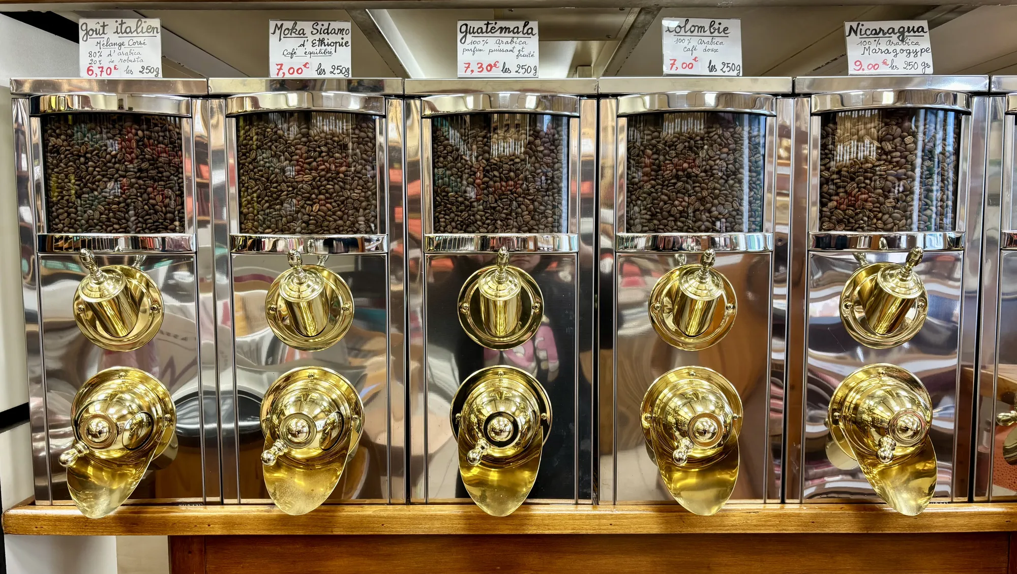 Distributeurs à fèves de café
